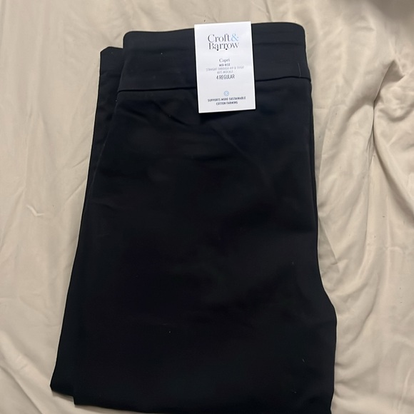 NWT Croft & Barrow Black Capri Mid Rise Sz 4 - Picture 4 of 4